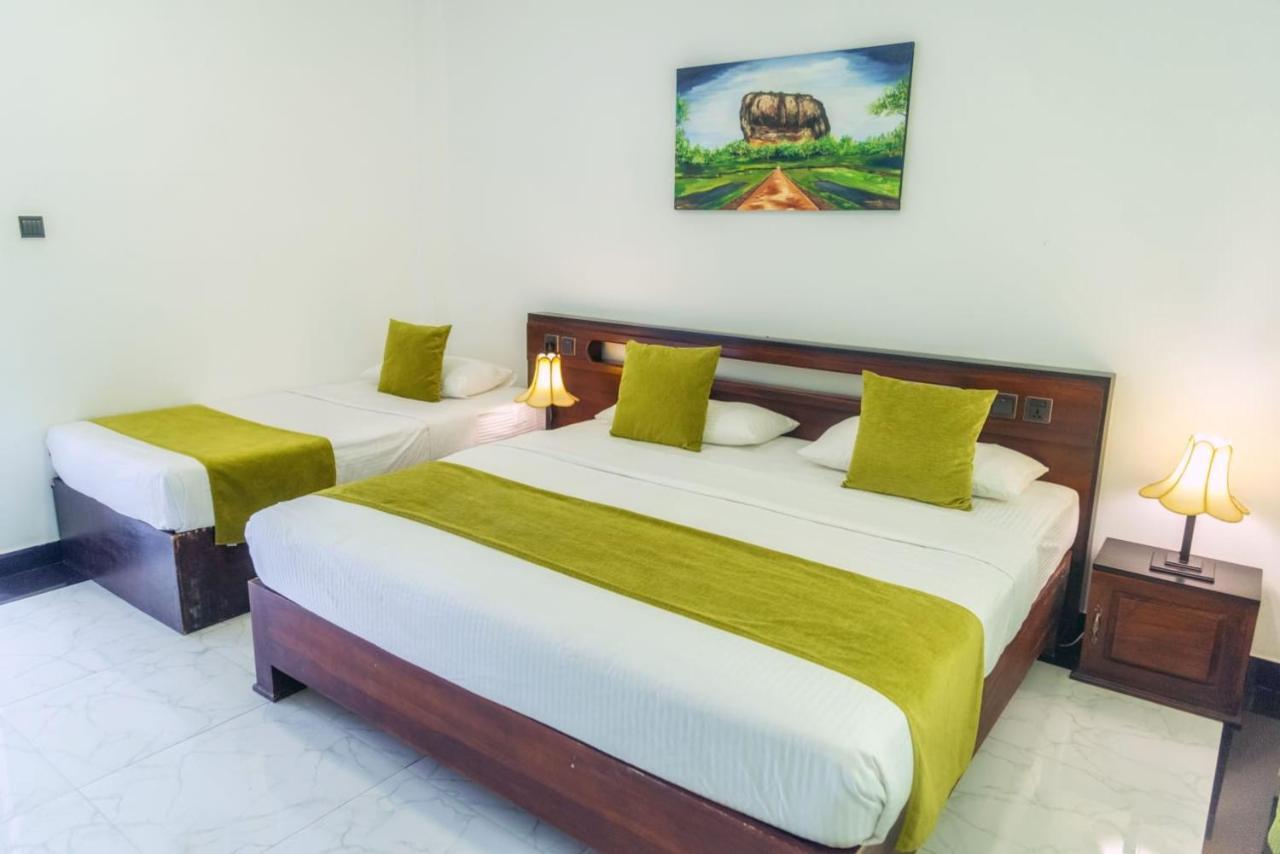Hotel Golden Ray, Dambulla Eksteriør billede