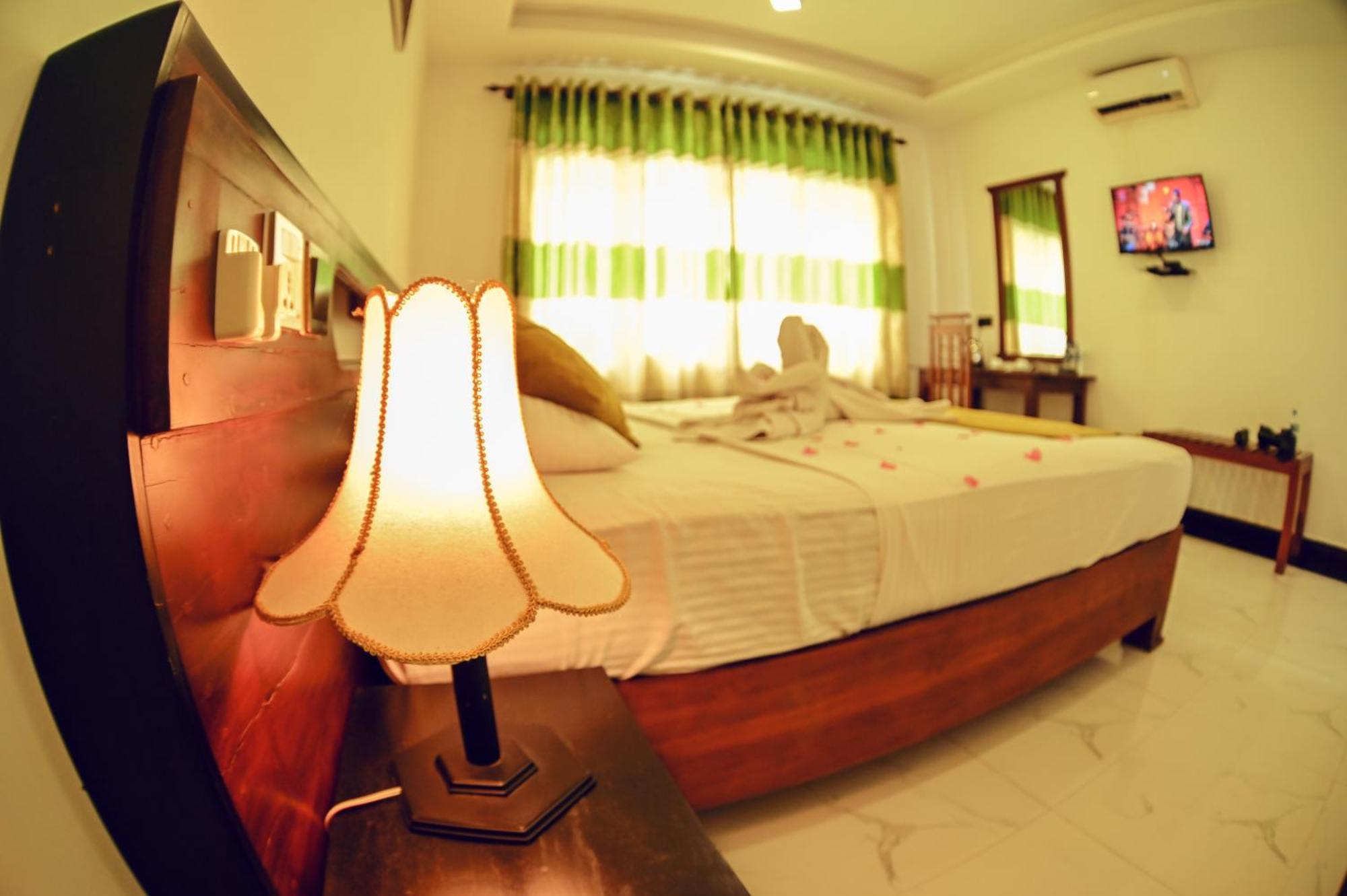 Hotel Golden Ray, Dambulla Eksteriør billede
